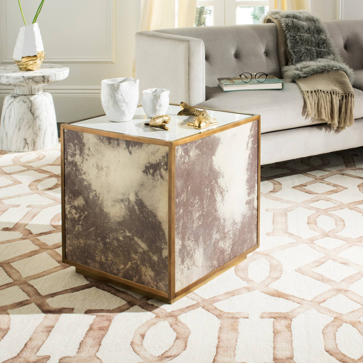 Marble End Table Q6610