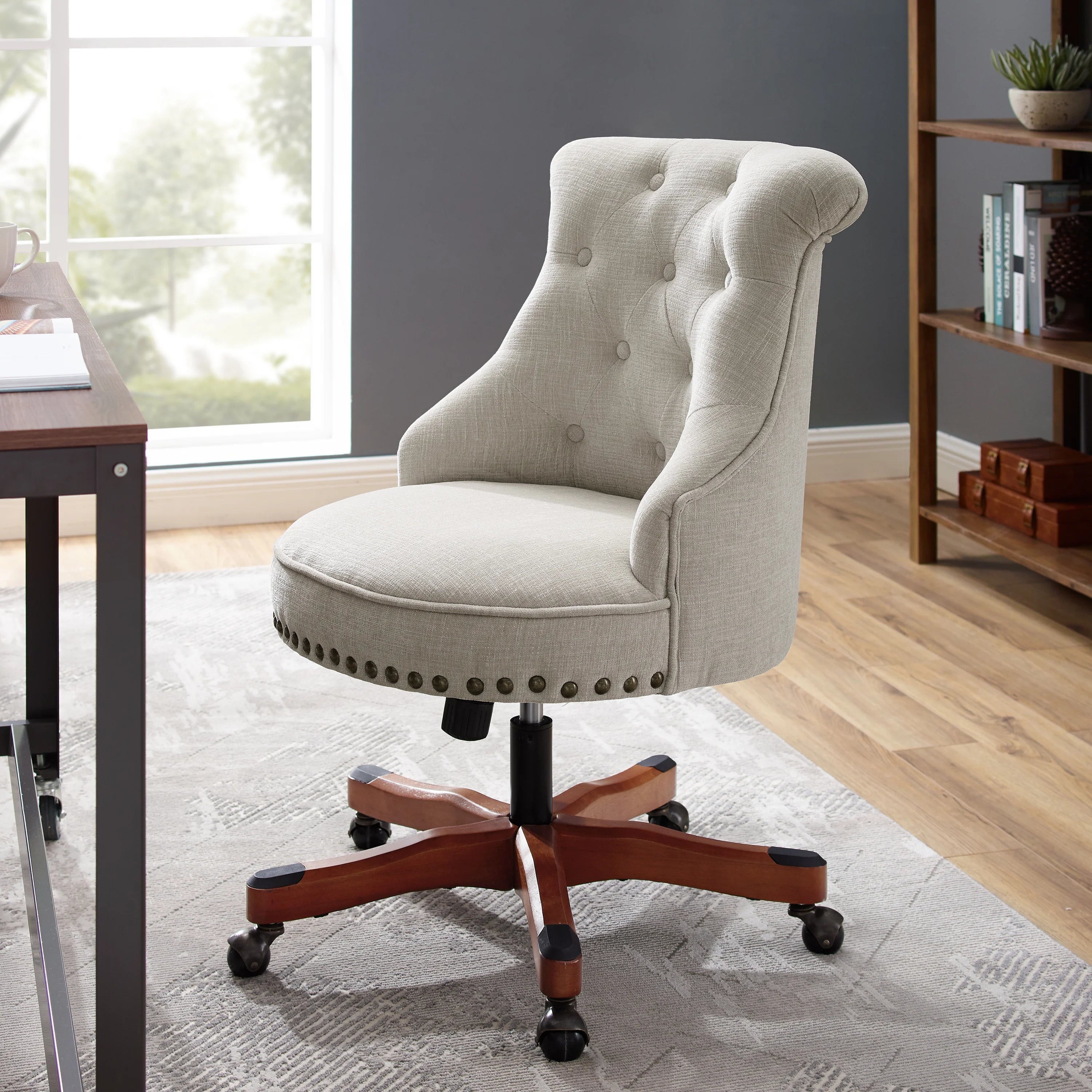 Off-White Swivel Manager's Chair with Adjustable Height F403583